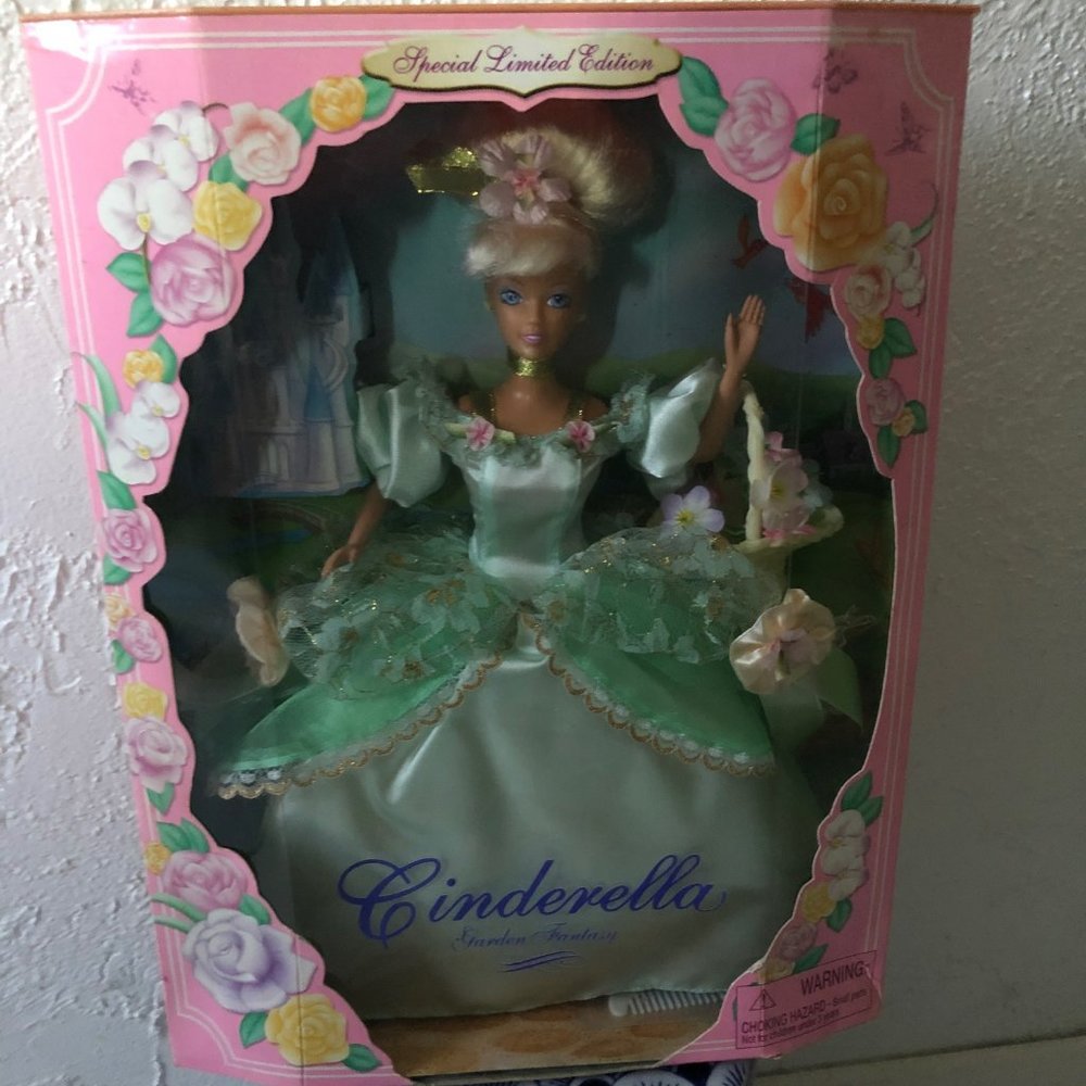 Like New Jakks Pacific Cinderella Garden Fantasy Doll